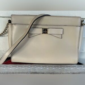 KATE SPADE MONTFORD BEIGE ANGELICA CROSSBODY. Red interior. EUC